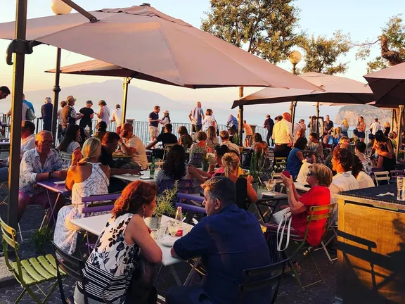 La Villa Restaurant & Bar